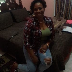 Meet your Posher, Romella